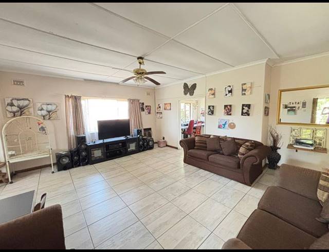 3 BEDROOM HOUSE FOR SALE IN YELLOWWOOD PARK